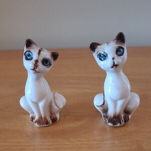 VINTAGE Handpainted Bone China Siamese Cat Salt and Pepper Shakers